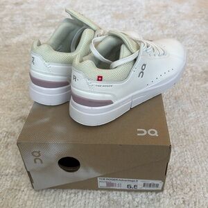 On Running Roger Advantage shoe